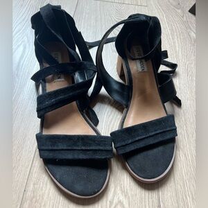 Steve Madden Black Heeled Shoes with Classic Elegance